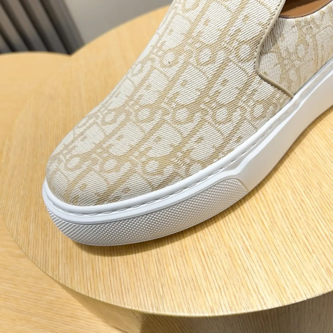 Men's men's shoes💰P380💰[DIOR] Dior's new slip-on shoes🆕Exclusive hot-selling items✨Very comfortable on the feet, fine workmanship Material: Original fabric➕High-quality sheepskin lining + original wear-resistant outsole👍🏻Features: High-end and comfortable, purely handmade to create the perfect shoe that suits you best. Number of yards: 38–45